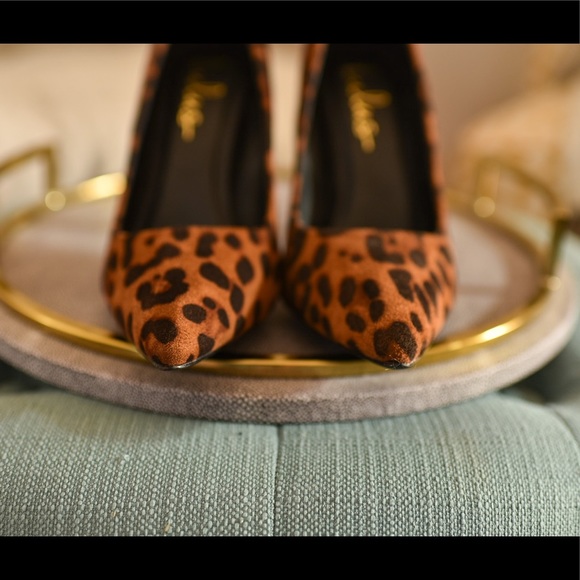 Lulu’s Verra Leopard Suede Pumps - Picture 6 of 9